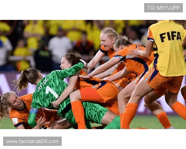 世界杯现场报道实时更新赛事进展让你不错过任何一个精彩瞬间